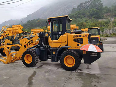 恭喜羅總喜提新車，山宇裝載機(jī)940走起，山宇重工，助您成功！